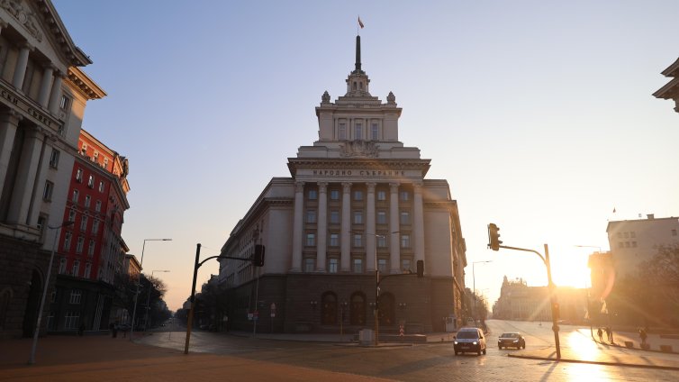 ДБ: МС бяга от отговорността за разпореждане с държавни имоти
