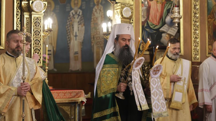 Неделя Кръстопоклонна е, патриархът ще обслужи света Василева литургия