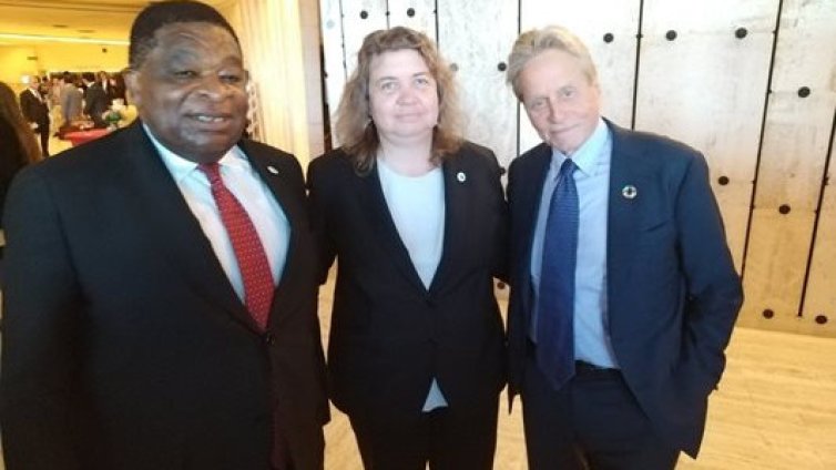 Киселова запленена от Майкъл Дъглас, говорили си за голф и кино