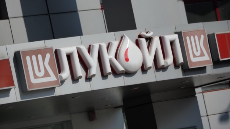 Холдинги от Азербайджан и Турция гледат към рафинерията на "Лукойл" в Бургас 