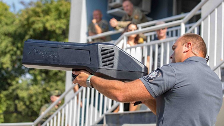 В КАДЪР: МВР със зрелищна демонстрация как ще бори дронове 