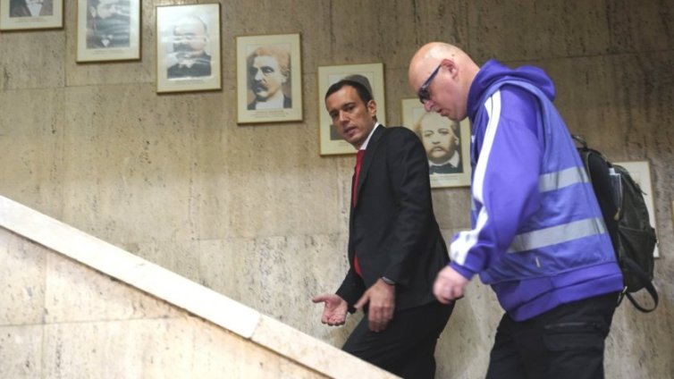 Играта на нерви в София: Стачниците свалиха на 300 лв. увеличение, кметът не отстъпва