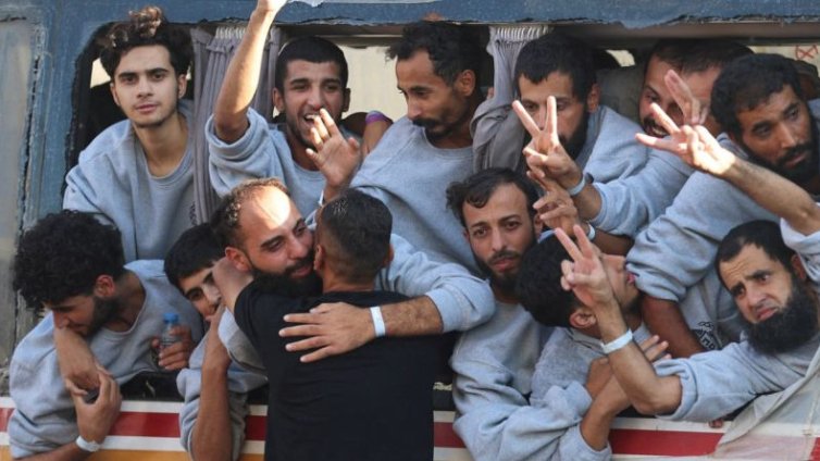  91 затворници в Англия и Уелс са били освободени погрешка