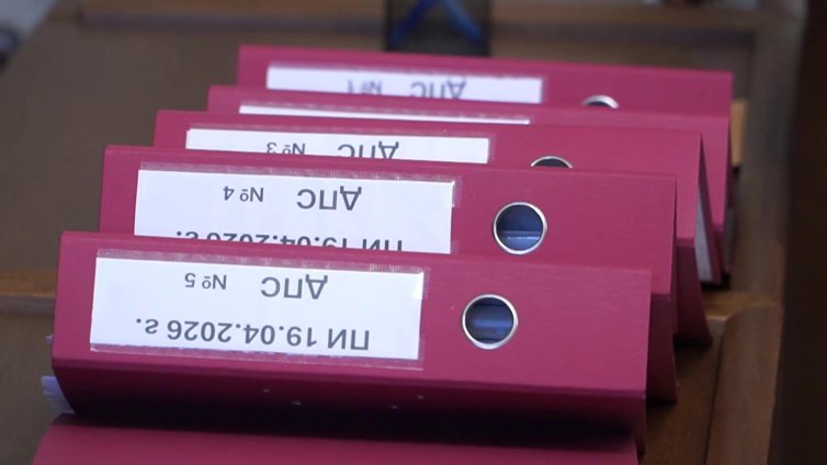 ДПС се регистира в ЦИК, Пеевски бил у нас и в добро здраве