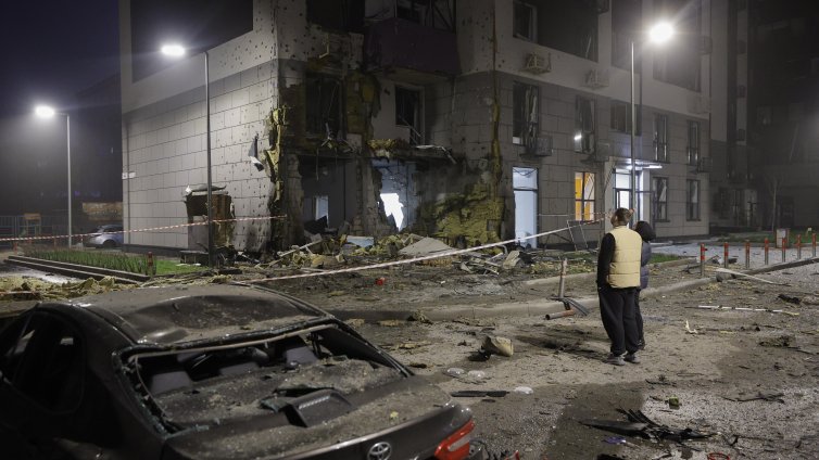 Украинците ще излязат на протест, ако Зеленски отстъпи територии на Русия 