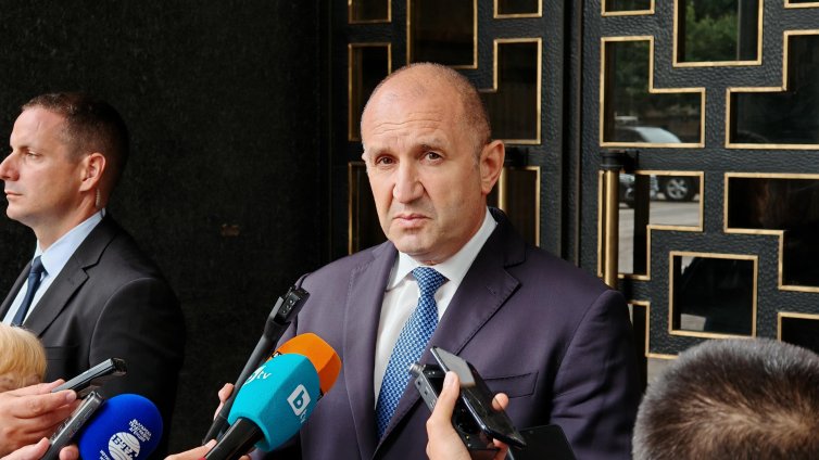 Румен Радев: Стягат най-големия грабеж от 90-те години насам