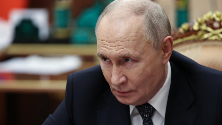 Путин инспектира лииниите за производство на руския самолет МС-21