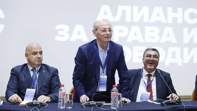 Доган към Радев: Ние от АПС сме безрезервно с вас, ще зададем рестарт на демокрацията