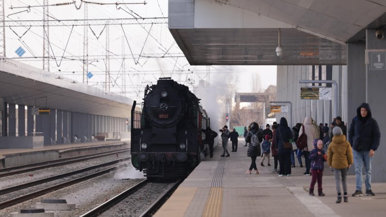 Промяната на часа засегна разписанието на влаковете - вижте кои