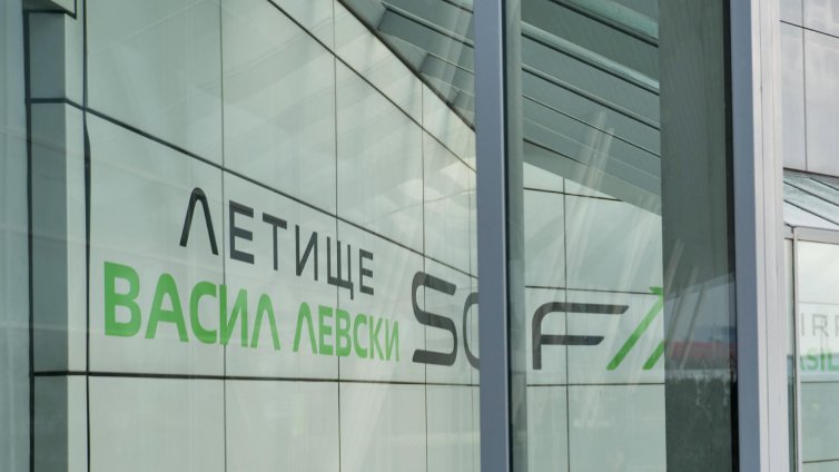 Нощната линия N4 вече обслужва и двата терминала на столичното летище