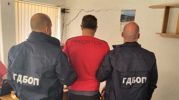 Трима души са задържани при акция на ГДБОП за източване на средства в Якоруда