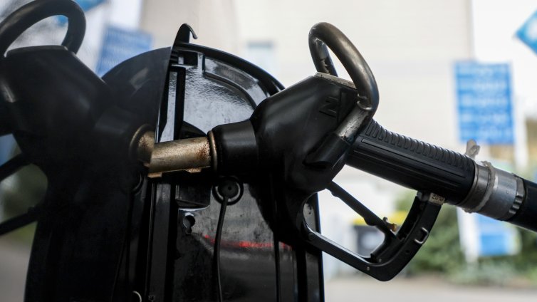 Мерките за горивата в Европа: "Истерична" реакция или подготовка за дълга криза? 