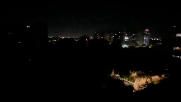 Ирак потъна в пълен мрак