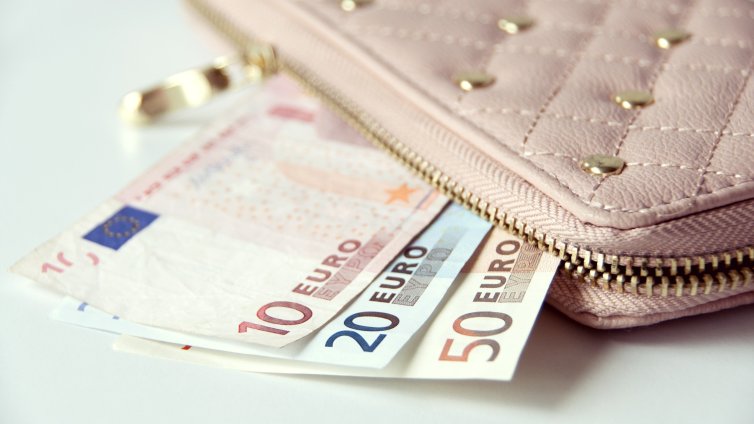 Прогноза: България изпреварва Гърция по доходи до 2030 година