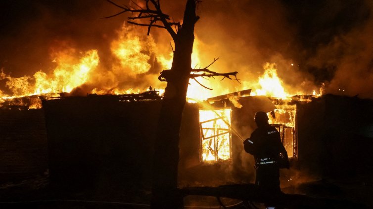 Смъртоносна тактика: Русия пуска &bdquo;венчелистчета&ldquo; с дронове в Херсон