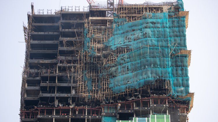 94 са вече жертвите от пожара в небостъргачите в Хонконг