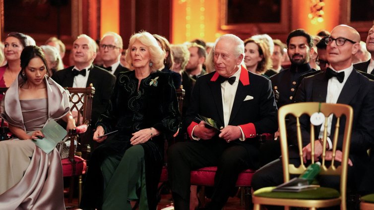 Кинолегенди застанаха до крал Чарлз III на премиерата на филма му СНИМКИ/ВИДЕО