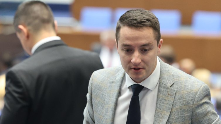 Божанков: Нашия миролюбец Радев трябва да призове Русия да седне на масата за преговори