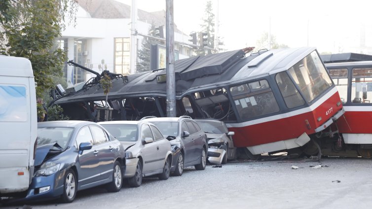 Съдът остави в ареста 22-годишния мъж, обвинен за дерайлирането на трамвая