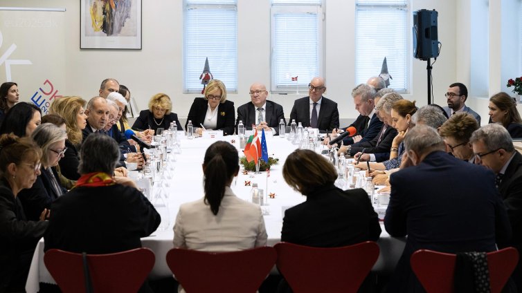 Радев обсъди обществените процеси у нас с посланиците на държавите членки на ЕС