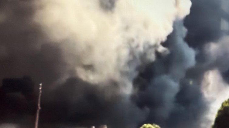 Пожар гори в близост до ТЕЦ &bdquo;Бобов дол&ldquo;