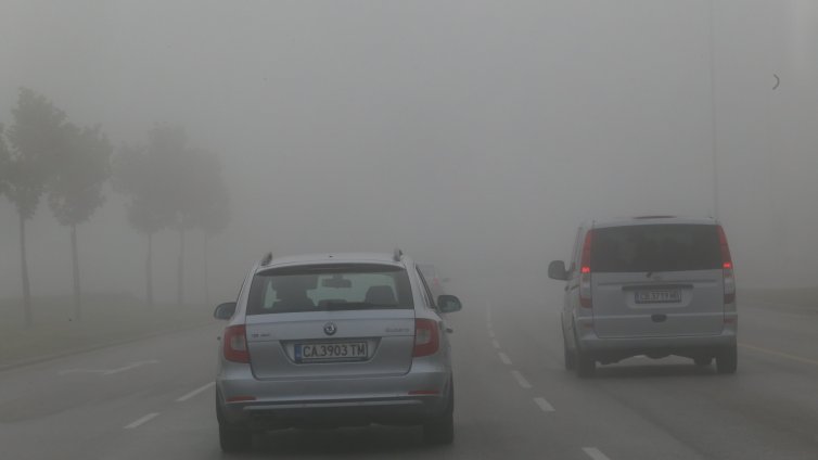АПИ: Заради мъгла е намалена видимостта в няколко области