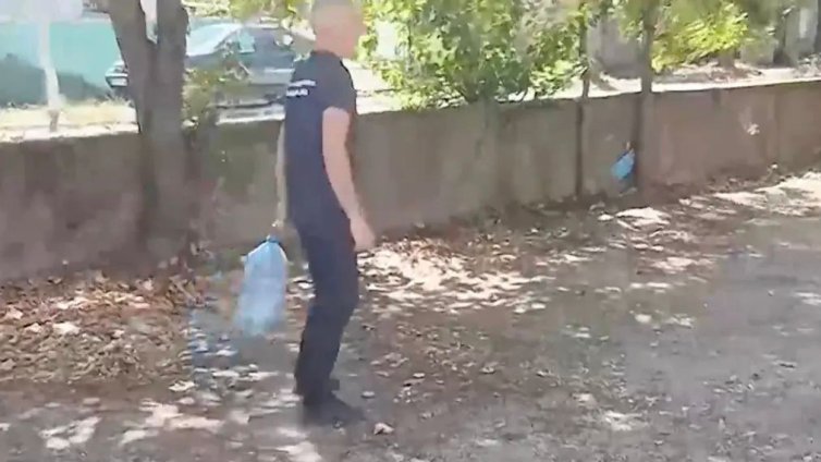 Туби, щайги: Как българите си запазват паркоместа? 