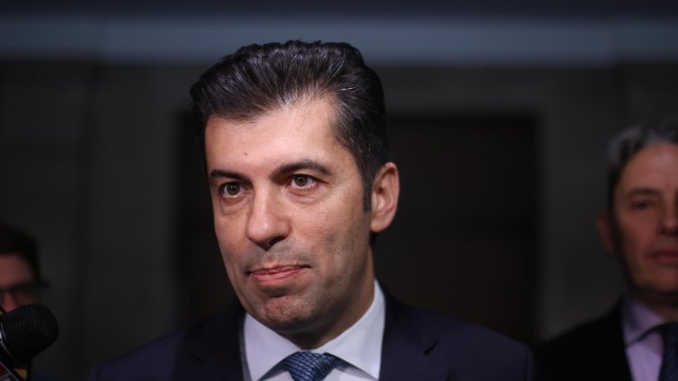 Кирил Петков: Министър Митов не трябва да замита контрабандните канали