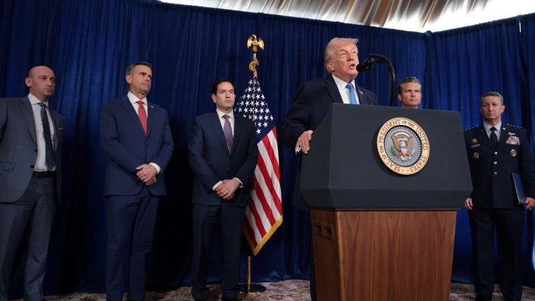 Тръмп публикува снимка на Мадуро след ареста