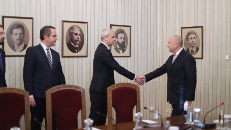 "Възраждане" към президента: Държавата е в сложна и кризисна ситуация ВИДЕО / СНИМКИ