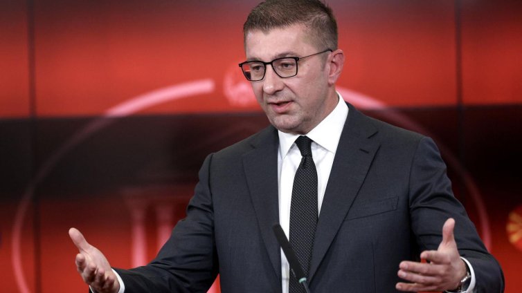 Мицкоски пак ни нарече средновековци, нямал очаквания за срещата в Хага 