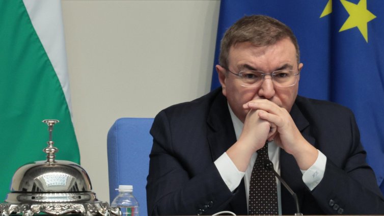 Заседанието на парламента бе подновено и веднага след това закрито