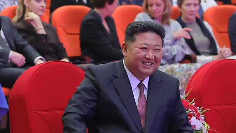 Ким Чен Ун отдава почит на загинали севернокорейски войници във войната между Русия и Украйна