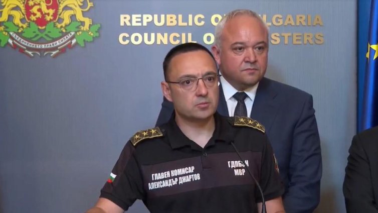 Джартов: Пожарът в завода е овладян, отпадъкът ще бъде изнесен
