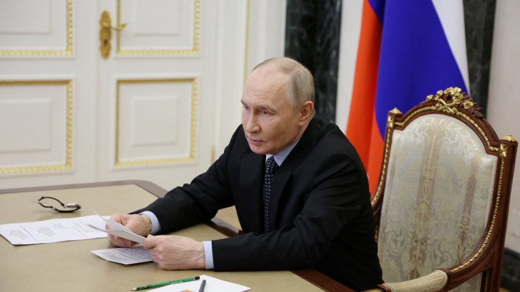 Хеликоптерът на Путин бил в епицентъра на украинска атака с дрон в Курска област 