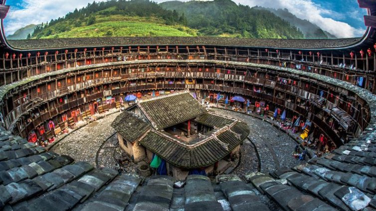 &bdquo;Китайската цивилизация&ldquo; на Яна Шишкова ни потапя в митовете и историята на страната