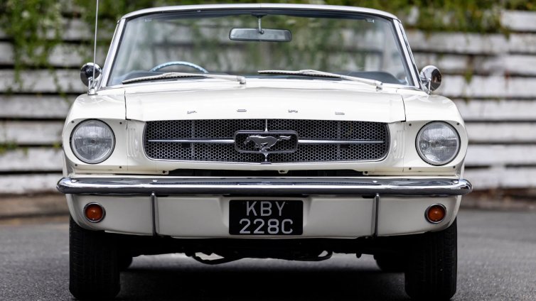 Юън Макгрегър за продажбата на своя Ford Mustang от 1965 г.: Забравих, че го имам (СНИМКИ)