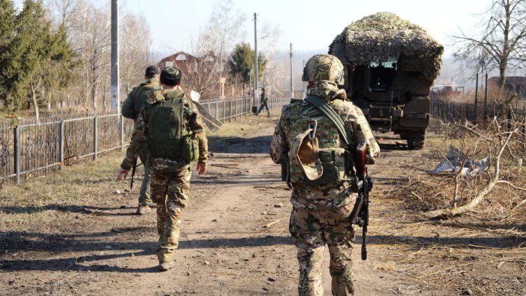 Украинската армия задържа 64 000 руски войници на Курското направление