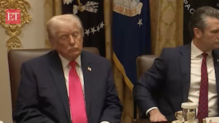 "Сънливият Дон&ldquo;: Президентът Тръмп заспа по време на заседание на кабинета