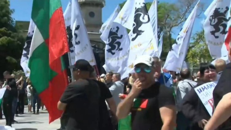 Протест срещу въвеждане на еврото се провежда във Варна