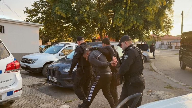 Разкриха мобилна лаборатория за амфетамини при акция в Бургас