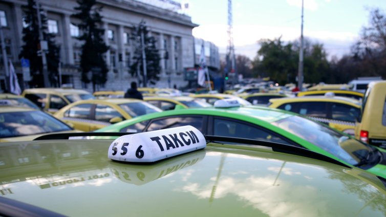 Сериозен скок в цените на такситата в София от януари