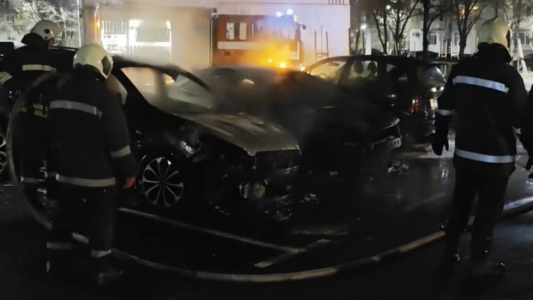 Три коли изгоряха в Казанлък, разследват умишлен палеж ВИДЕО