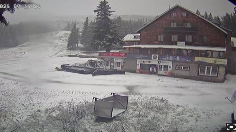 Сняг се сипе на Витоша 