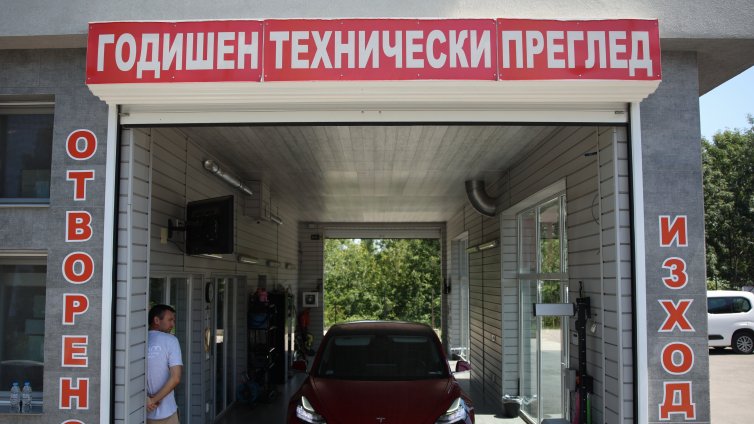 Стикерите за преминат технически преглед ще бъдат заменени с електронни