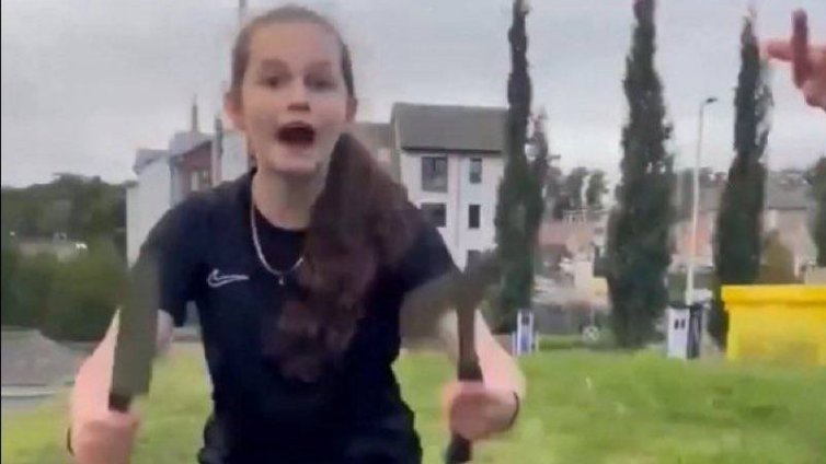 12-годишно момиче размаха нож и брадва срещу... българин в Шотландия ВИДЕО