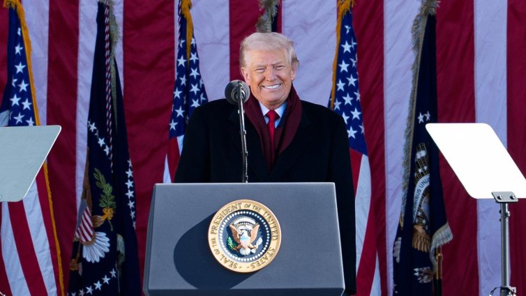 Тръмп ще въведе "забрана за затлъстяване" в изискванията за US виза 