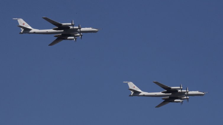 Руски бомбардировачи Ту-95 летяха над Норвежко и Баренцово море