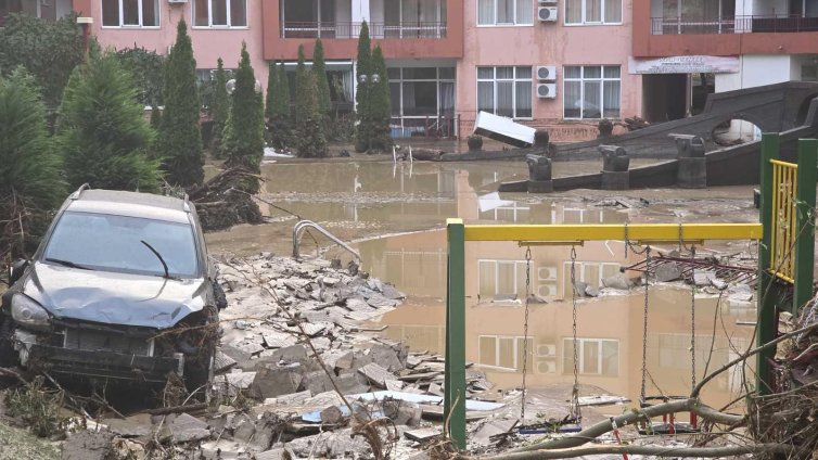 Експерт: Да се спре практиката да застрояват речни корита