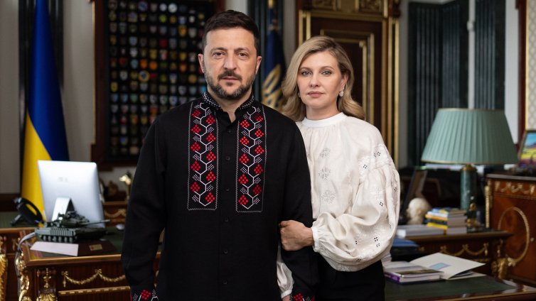 Семейство Зеленски в носия, честитиха Деня на Вишиванката